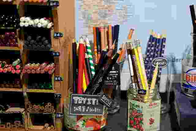 GPT-4 写的wordpress 多级联动ajaxs数据查询插件